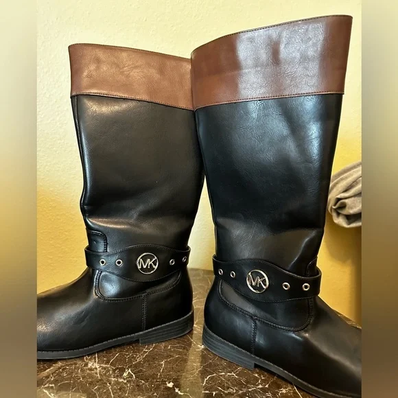 Micheal Kors leather winter boots - Picture 5 of 9